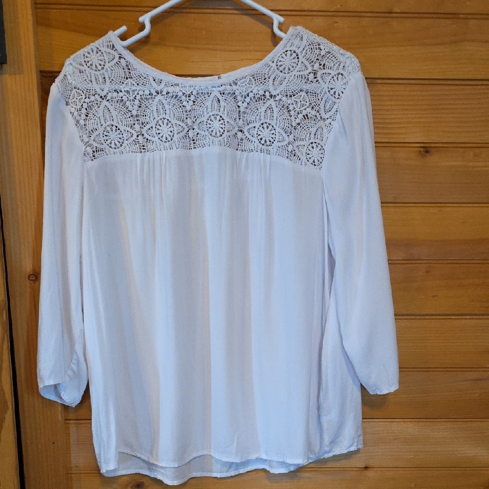 Elegant White Lace Women's Top
